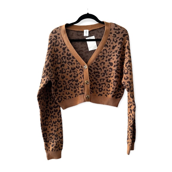 Abound Sweaters - Abound animal print cropped cardigan Size M
